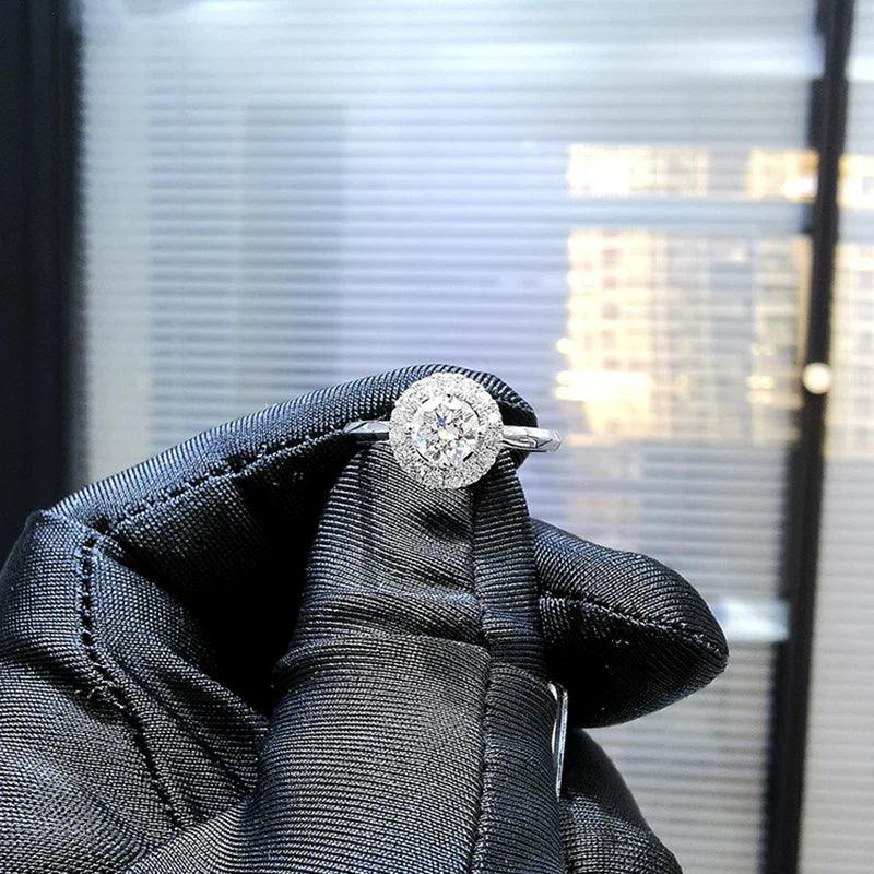 Anel em Ouro Branco Com Diamante