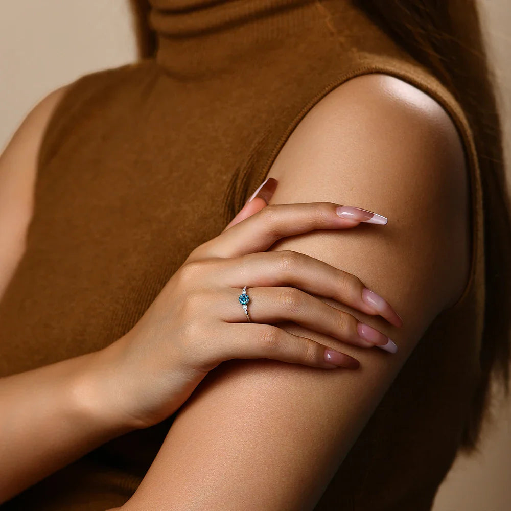 Anel Solitário em Ouro 18k com Moissanite Azul