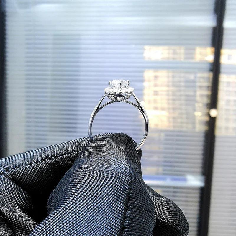 Anel em Ouro Branco Com Diamante