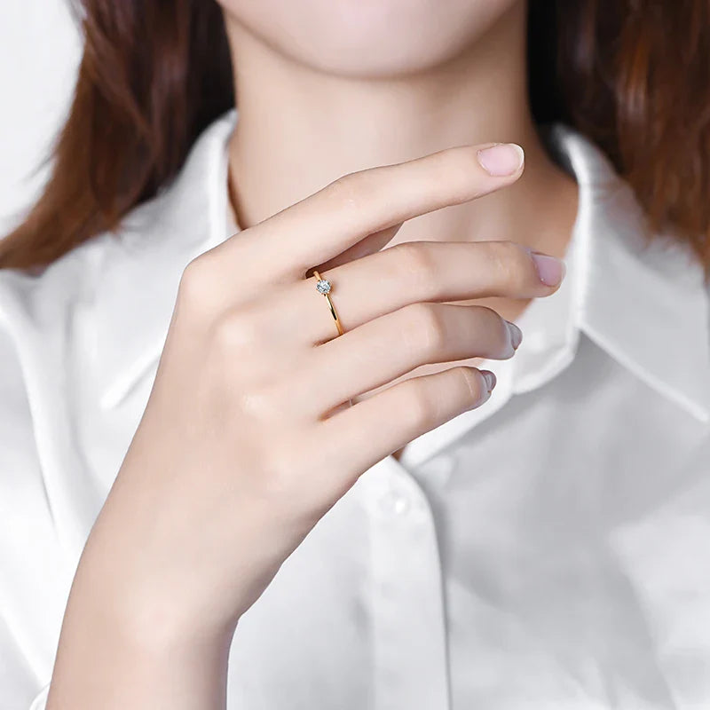 Anel Solitário Classic em Ouro 18k com Moissanite