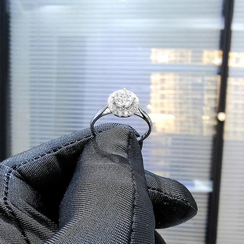 Anel em Ouro Branco Com Diamante