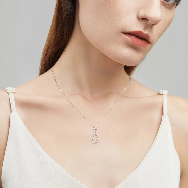 Colar em Prata com Pingente Amor Infinito Cravejado com Moissanites