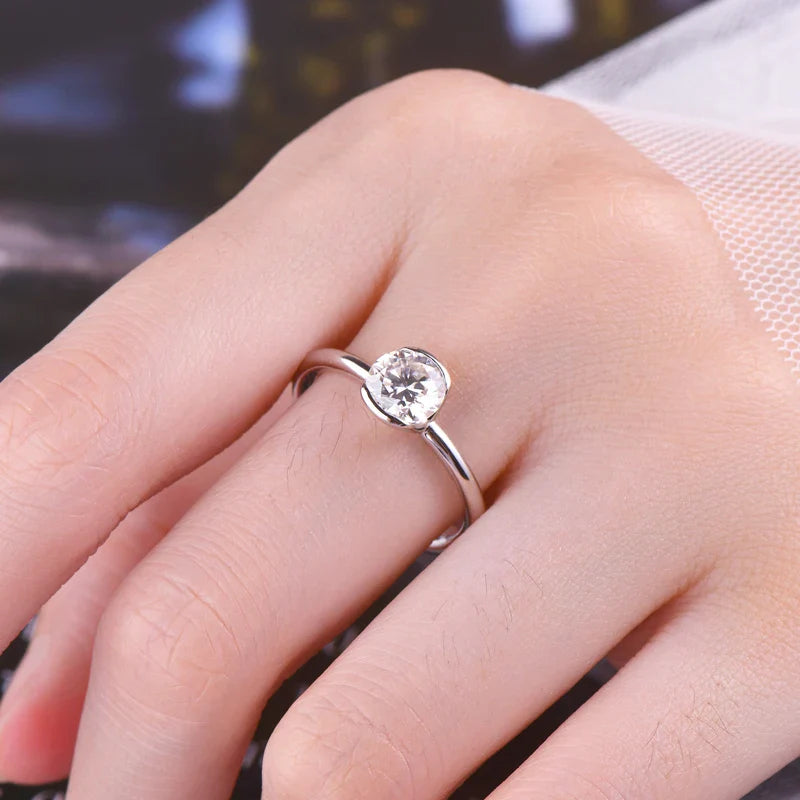 Anel Lívia em Prata Banhado a Ouro 18k com Moissanite