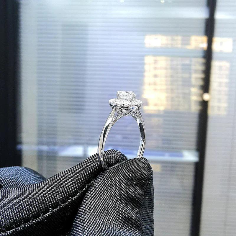 Anel em Ouro Branco Com Diamante