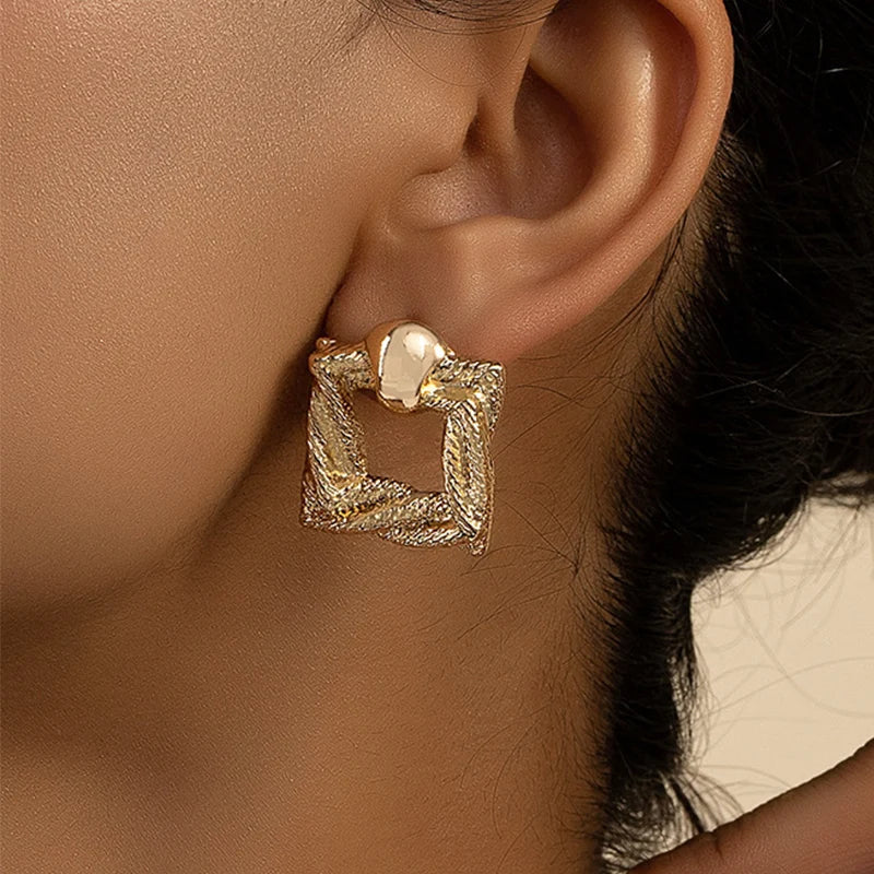 Brinco Square Banhado a Ouro 18k